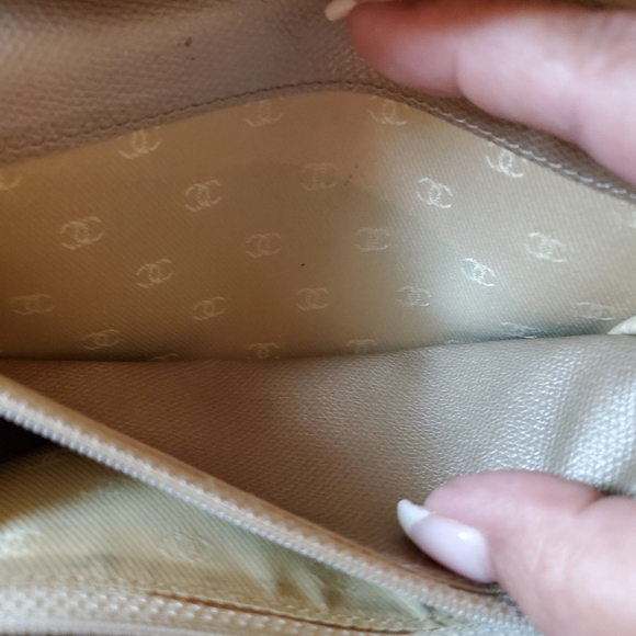 CHANEL Gold Metallic Leather Bifold Wallet. 🌟 Host Pick 🌟 - Picture 8 of 13